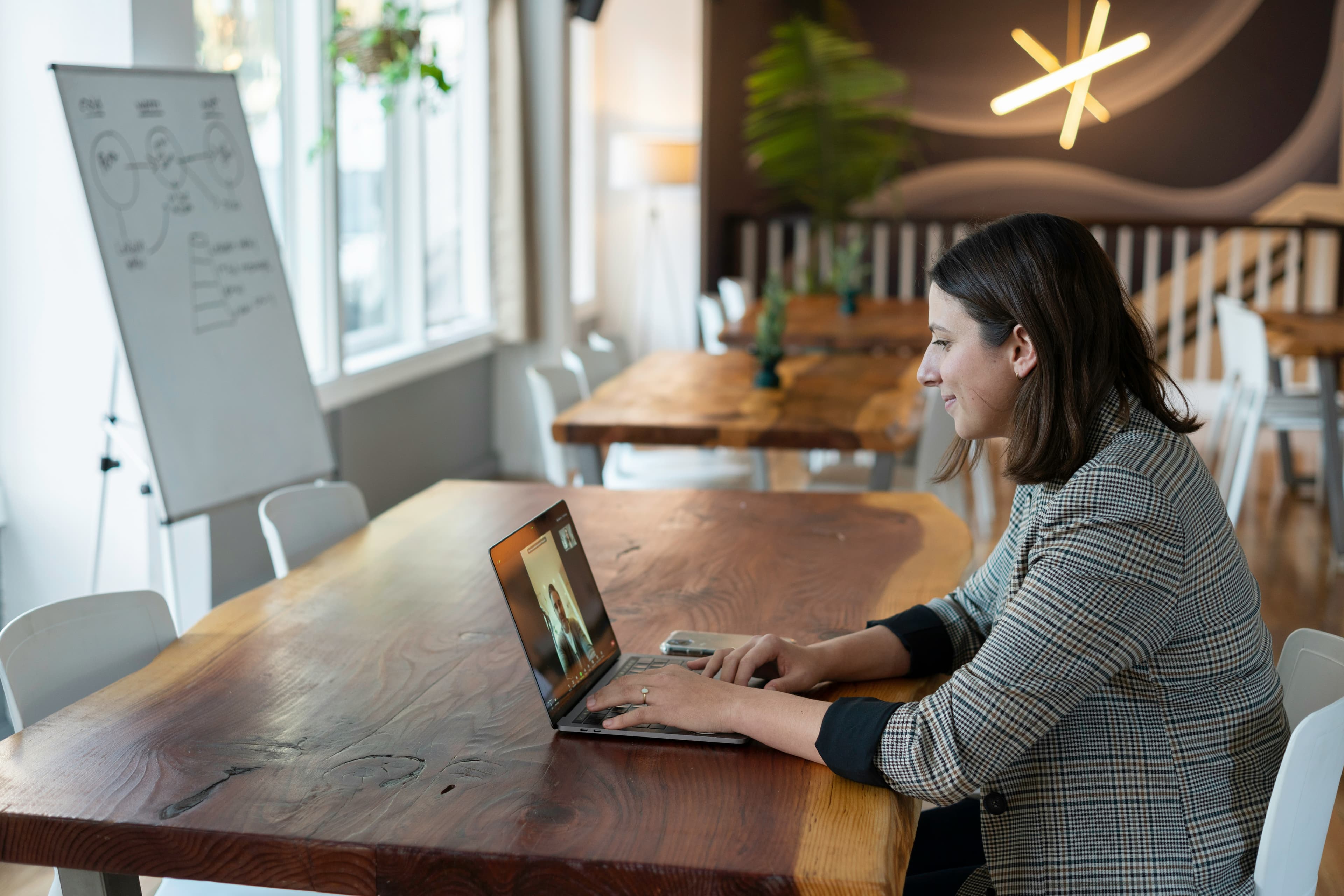 How to Become a Virtual Assistant With No Experience (And Get Paid in USD)