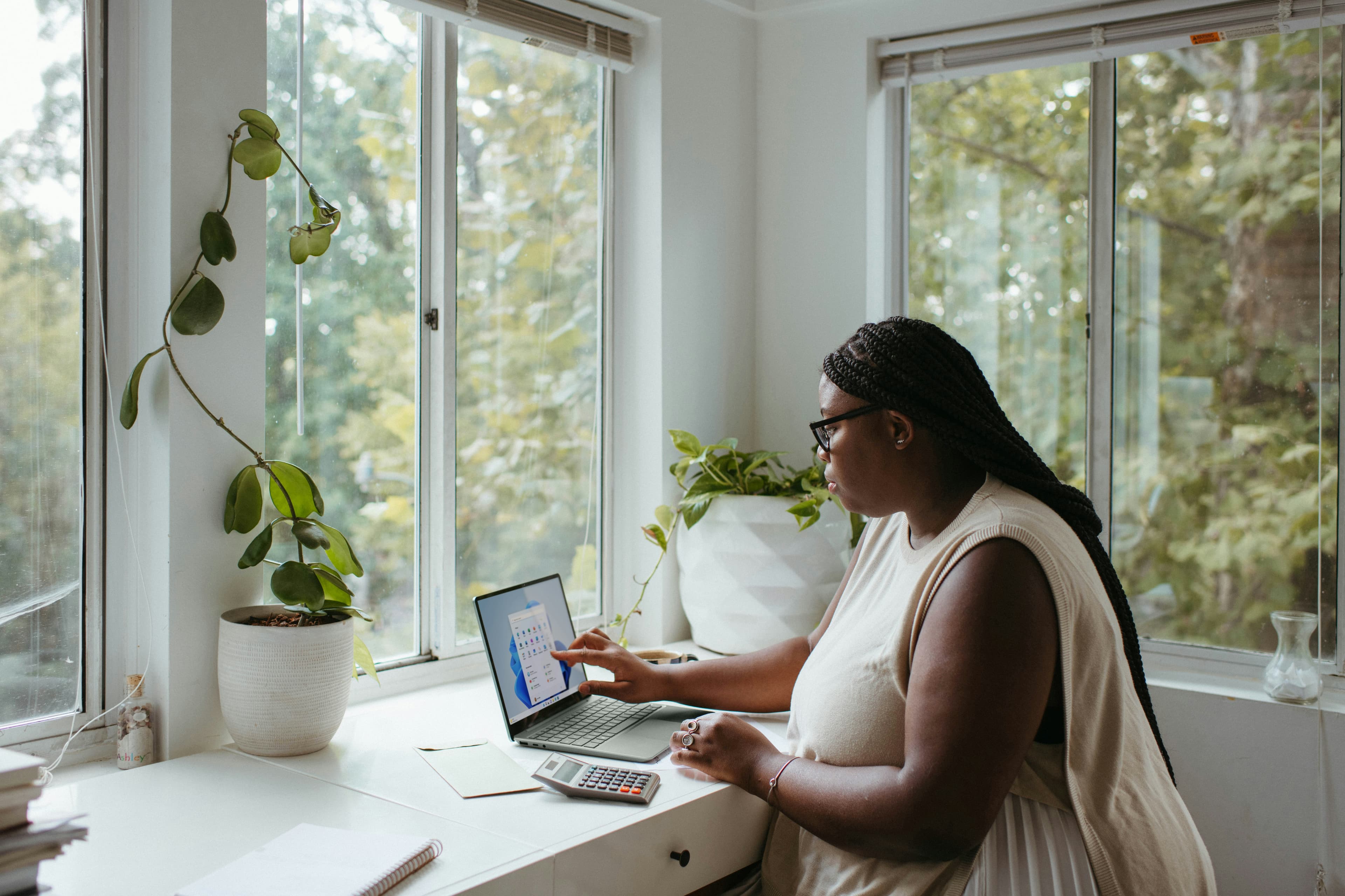 How Call Center Agents Can Land Remote Customer Support Jobs That Pay in USD